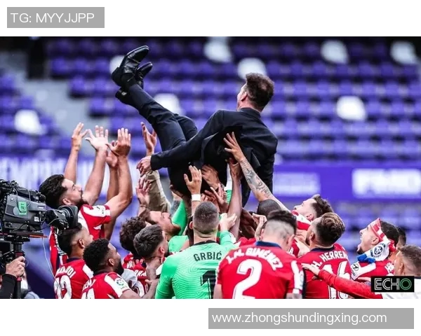 球员为亡父进球后跪地痛哭，令人泪目